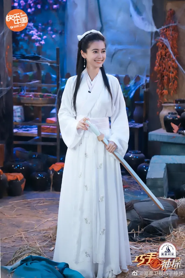 Angela Baby hóa thân thành “Thần tiên tỷ tỷ” trong show tạp kĩ Xảo Thủ Thần Thám ảnh 2