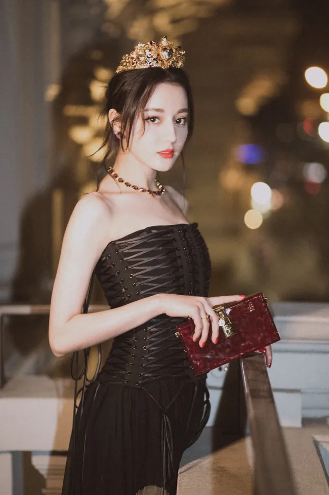 Rộ tin Hoàng Cảnh Du có bạn gái mới, netizen Trung cứ nhiệt tình “cue” Địch Lệ Nhiệt Ba ảnh 6