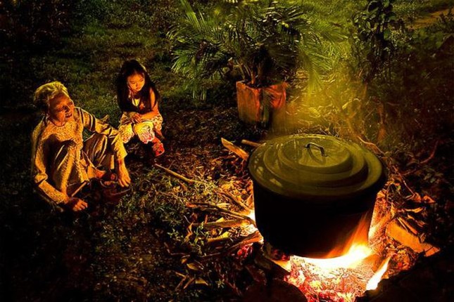 Cuộc thi viết Trà sữa cho tâm hồn: Tuổi thơ ấm mãi bên bếp lửa của ngoại ảnh 1