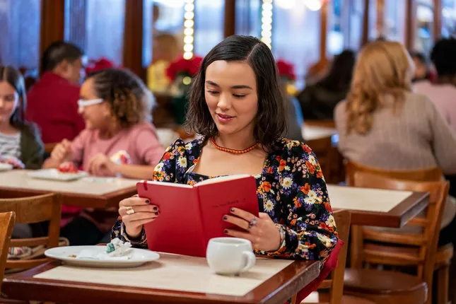 Trông đợi gì nếu Netflix đồng ý quay phần 2 cho bộ phim Giáng sinh lãng mạn “Dash & Lily“? ảnh 1