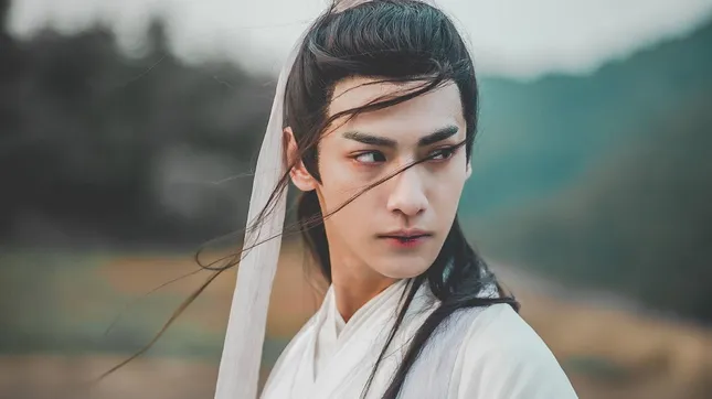 Bộ ba “Hương Mật Tựa Khói Sương“: Đặng Luân chững lại khá lâu, trở lại thì gặp chuyện xui ảnh 1