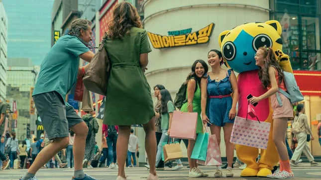 “Những Chàng Trai Năm Ấy 3“: Ngọt ngào và thực tế, cái kết hoàn hảo cho Lara Jean! ảnh 5