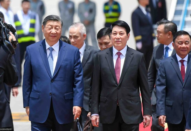 Chủ tịch nước Lương Cường ra sân bay đón Tổng Bí thư, Chủ tịch Trung Quốc Tập Cận Bình ảnh 13
