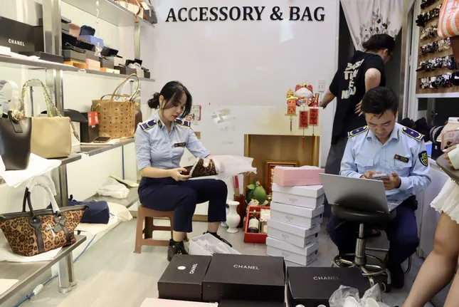 Phạt nặng 2 đơn vị kinh doanh hàng Hermès, Chanel dởm ảnh 1