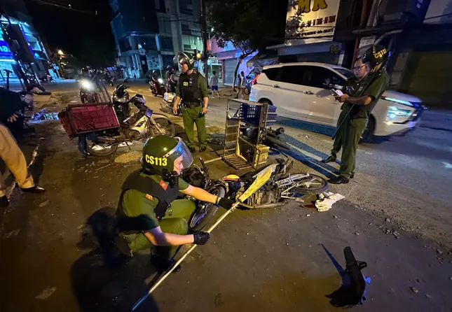 Bắt nhóm đối tượng vác mã tấu đuổi chém người trên đường phố Đà Nẵng ảnh 2