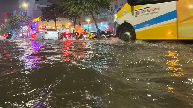 Đà Nẵng chỉ đạo khẩn để ứng phó với thời tiết cực đoan ảnh 2
