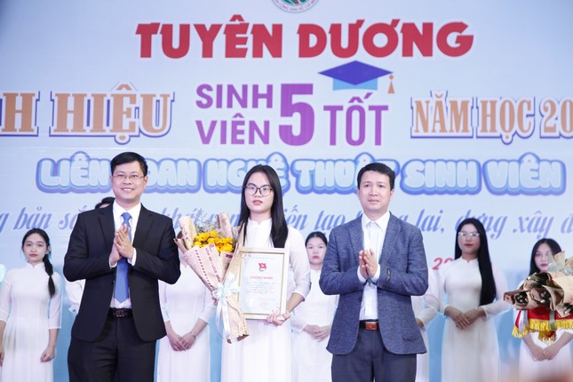 TPHCM, Bắc Giang tuyên dương Sinh viên 5 tốt ảnh 4