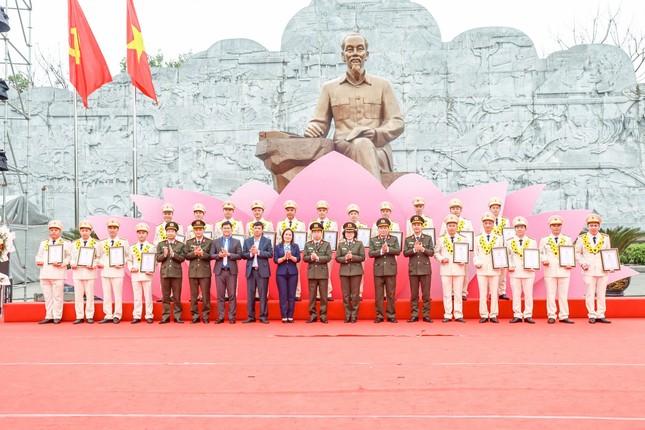 Giám đốc Công an Bắc Giang tuyên dương 20 gương mặt trẻ và công an xã tiêu biểu ảnh 2