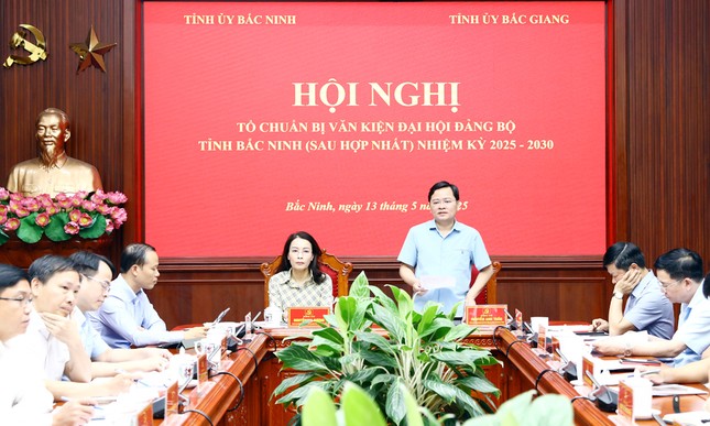 Bắc Giang và Bắc Ninh bàn về dự thảo Văn kiện Đại hội Đảng bộ ảnh 1