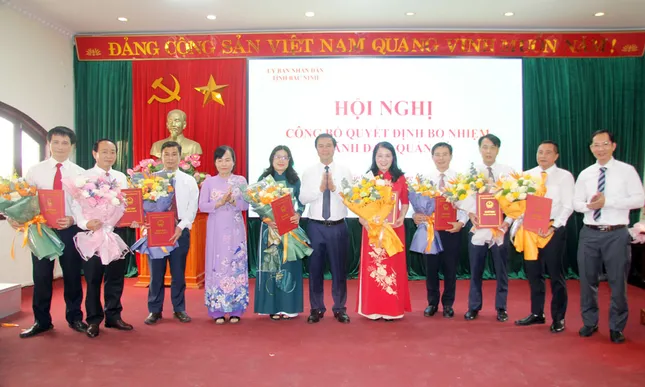 Bổ nhiệm 15 Phó Giám đốc Sở Y tế, Sở Giáo dục &amp; Đào tạo tỉnh Bắc Ninh ảnh 1
