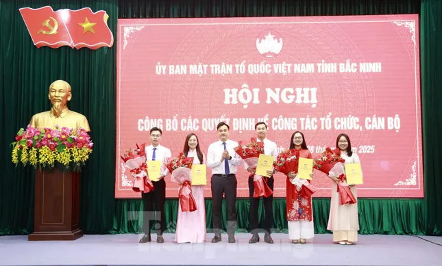 Công bố quyết định về công tác cán bộ Tỉnh Đoàn Bắc Ninh ảnh 1