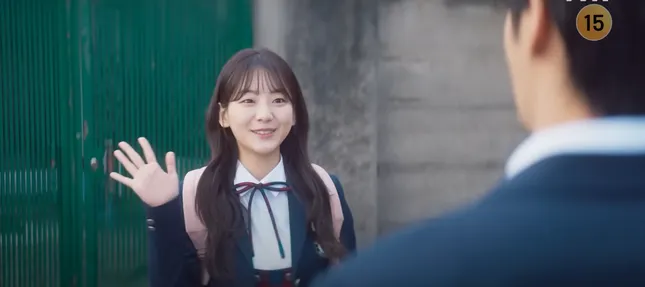 Head Over Heels tập 4: "Cái chùa" Gyeon U rung động, hết lạnh lùng với "cái chợ" Seong A ảnh 1