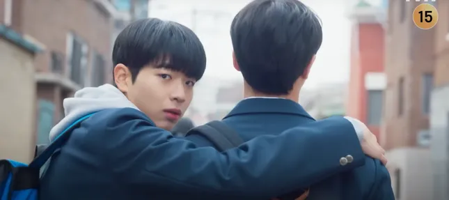 Head Over Heels tập 4: "Cái chùa" Gyeon U rung động, hết lạnh lùng với "cái chợ" Seong A ảnh 4