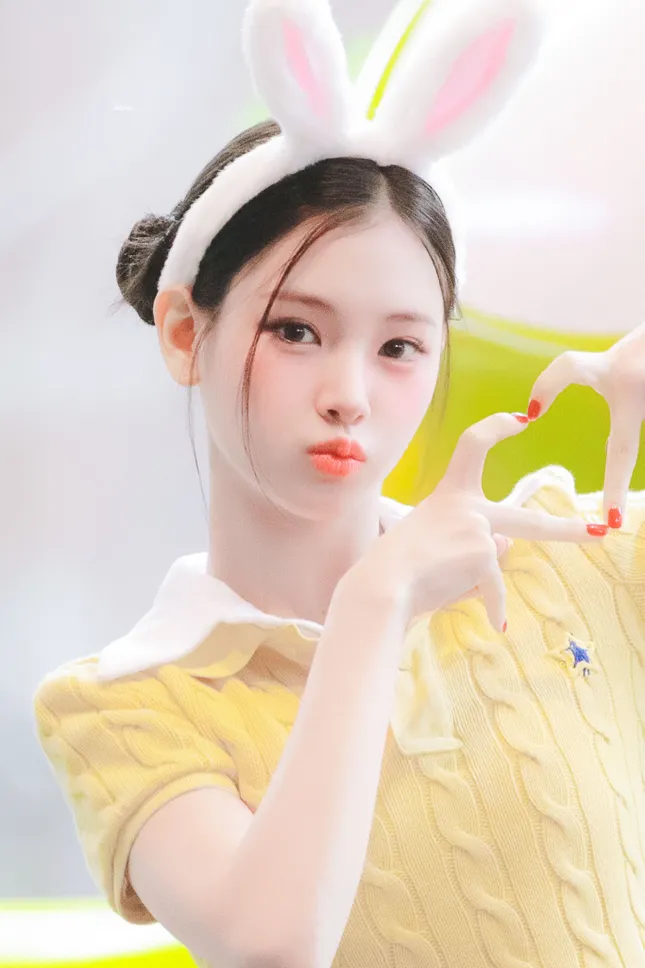 Tân binh Gen 5 K-Pop đẹp không tì vết, từ diễn chung đến được ví như tiểu IU ảnh 6