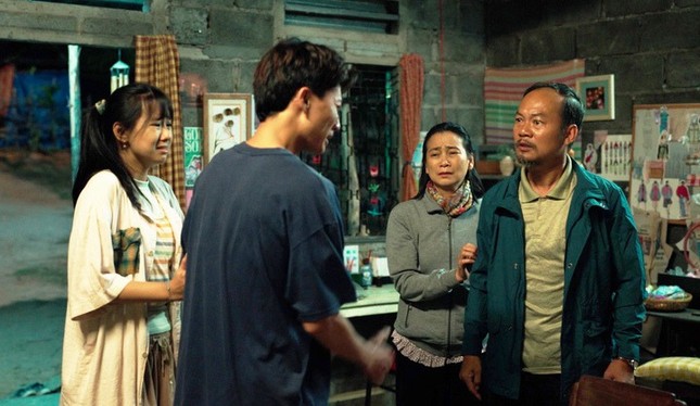 Chuyện gì xảy ra với Lật Mặt 8 mà vợ chồng Lý Hải phải liên tục đăng bài cầu cứu? ảnh 1