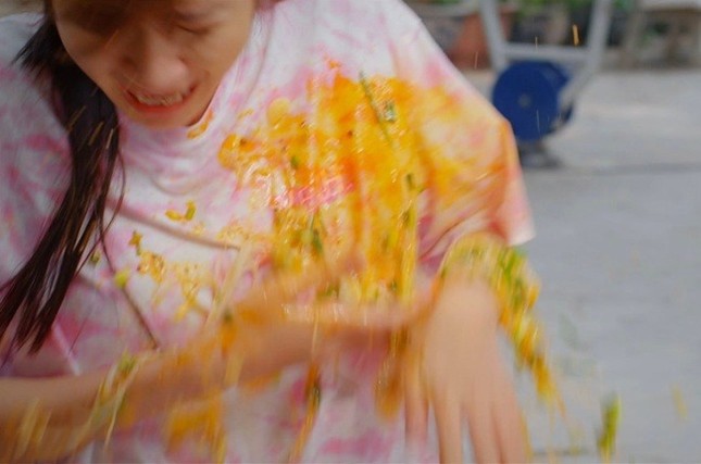 Trùng tên, trùng số phận: 2 người đẹp bị "tấn công ẩm thực" trên phim giờ vàng VTV ảnh 5