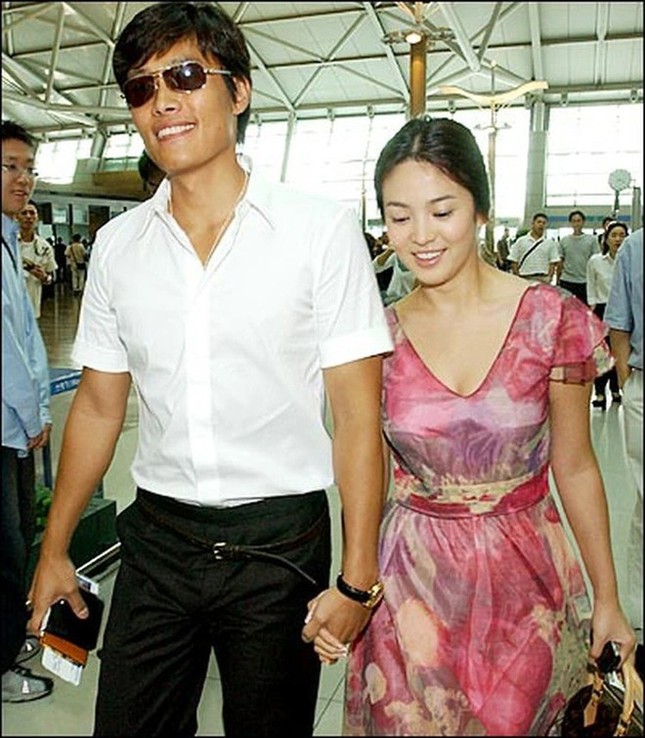 Song Hye Kyo phản ứng thế nào khi “đụng độ” hai tình cũ, một tình tin đồn ở Baeksang 2025? ảnh 4