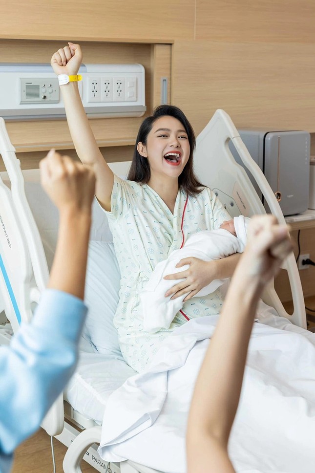 Sao nữ V-Biz khoe ảnh vượt cạn xinh đẹp: Riêng Puka gây tranh cãi vì một chi tiết ảnh 8