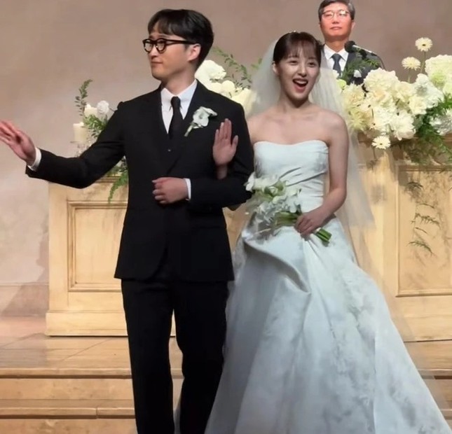 Sao nữ vừa ly hôn sau 11 tháng làm đám cưới là bạn thân của Sulli, Kim Sae Ron ảnh 1