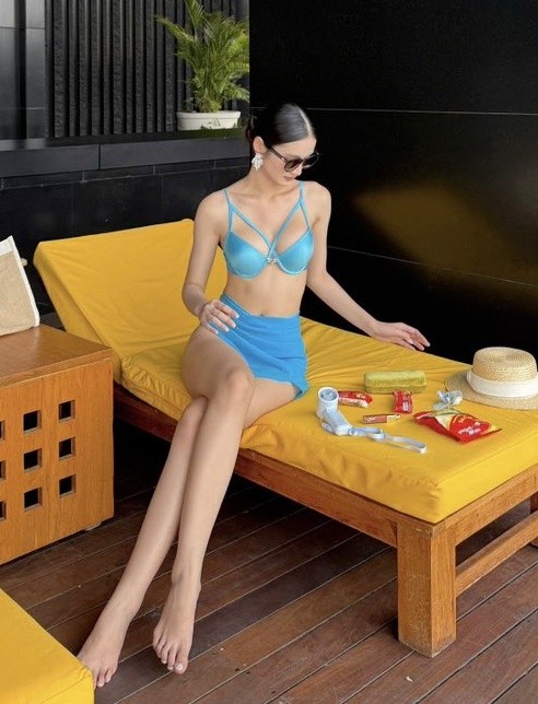 Hoa hậu Ý Nhi được khen khéo léo khi liên tục mặc trang phục xanh dương ở Miss World 2025 ảnh 4