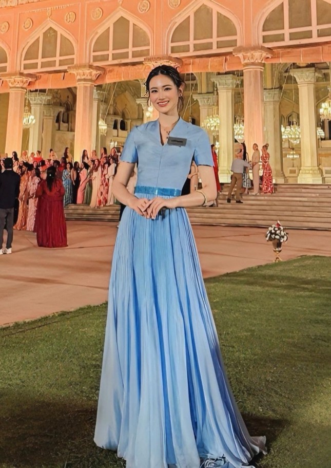 Hoa hậu Ý Nhi được khen khéo léo khi liên tục mặc trang phục xanh dương ở Miss World 2025 ảnh 7