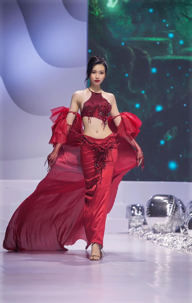 Top 25 Hoa hậu Việt Nam 2024: Cô gái Nghệ An gây thương nhớ với nụ cười duyên ảnh 3