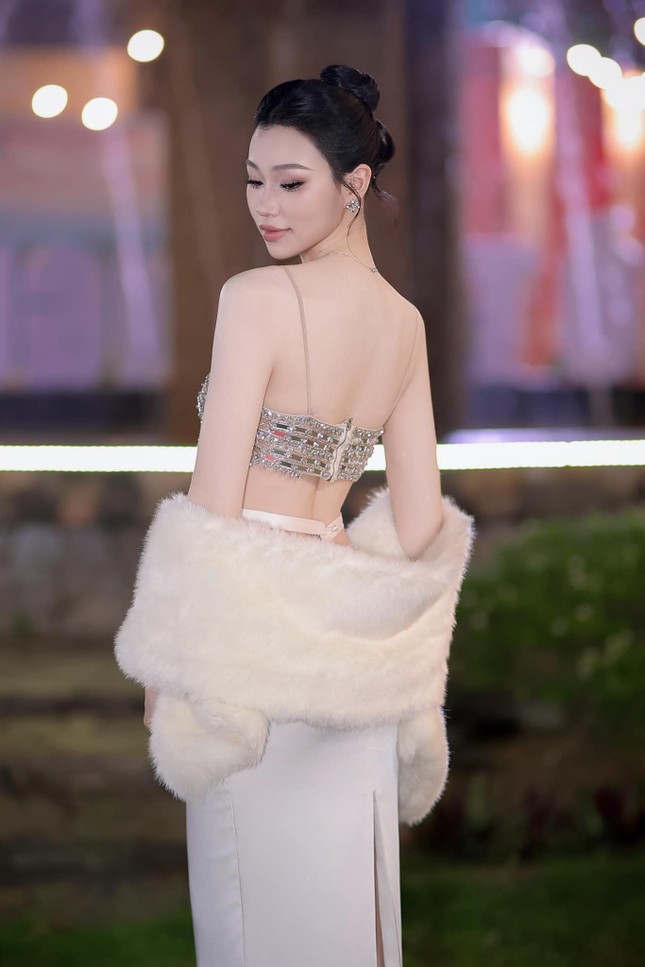 Top 25 Hoa hậu Việt Nam 2024: Cô gái Nghệ An gây thương nhớ với nụ cười duyên ảnh 10
