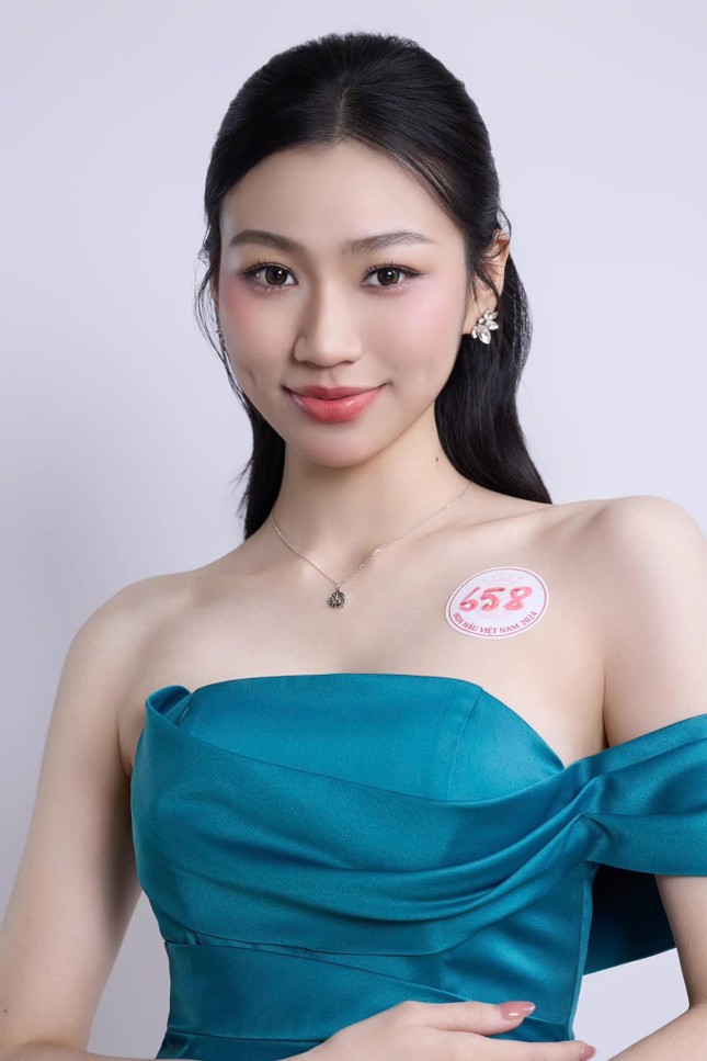Top 25 Hoa hậu Việt Nam 2024: Cô gái Nghệ An gây thương nhớ với nụ cười duyên ảnh 2