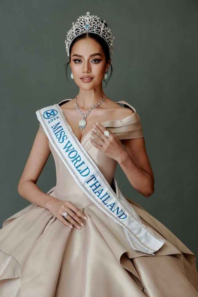 Ông Nawat bị "khịa" cực cay khi người đẹp Thái Lan đăng quang Miss World 2025 ảnh 2