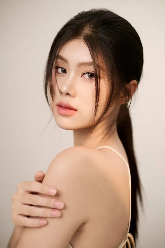 Bên cạnh giọng hát ngọt ngào, cô gái này còn là “mỹ nhân mặt mộc” ở Hoa hậu Việt Nam 2024 ảnh 8
