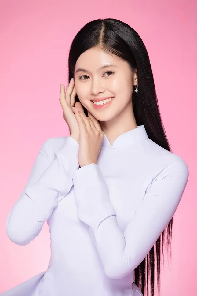 Bên cạnh giọng hát ngọt ngào, cô gái này còn là “mỹ nhân mặt mộc” ở Hoa hậu Việt Nam 2024 ảnh 1