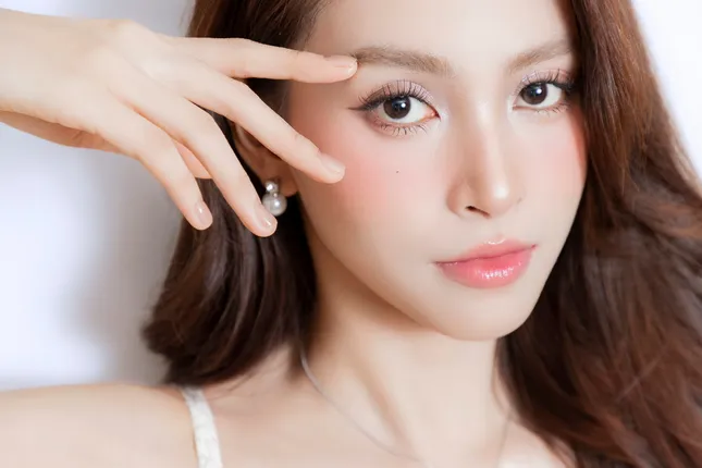 Hoa hậu Tiểu Vy khoe mặt mộc đẹp không tì vết, da trắng sáng đến khó tin ảnh 5