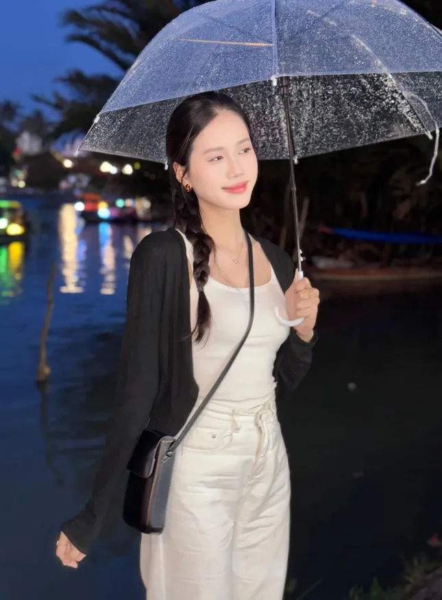Cô gái mang vẻ đẹp trong veo như cơn mưa mùa Hạ ở chung kết Hoa hậu Việt Nam 2024 ảnh 3