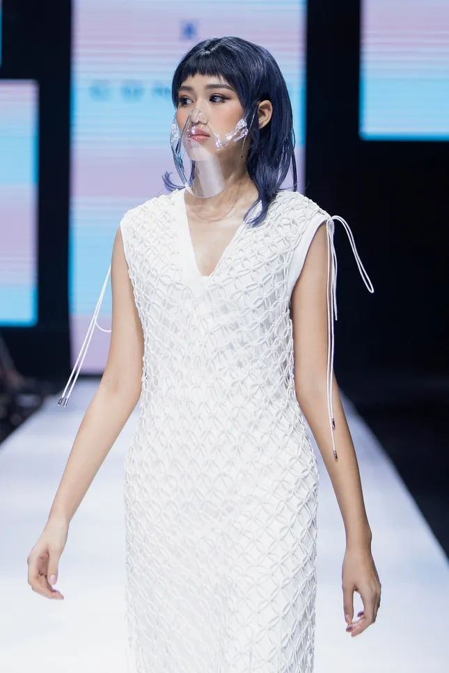 Các Hoa hậu Việt Nam lần đầu catwalk sau đăng quang: Hà Trúc Linh cực thần thái ảnh 5