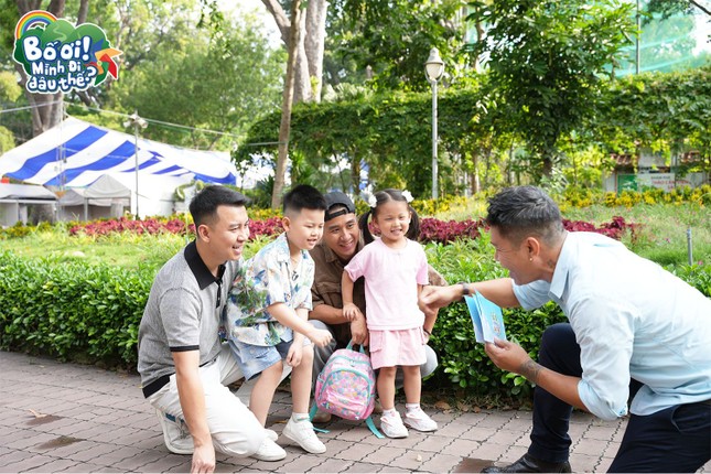 Bố Ơi, Mình Đi Đâu Thế?: Bố con Quách Ngọc Tuyên hội ngộ "em bé Điện Biên" ảnh 2