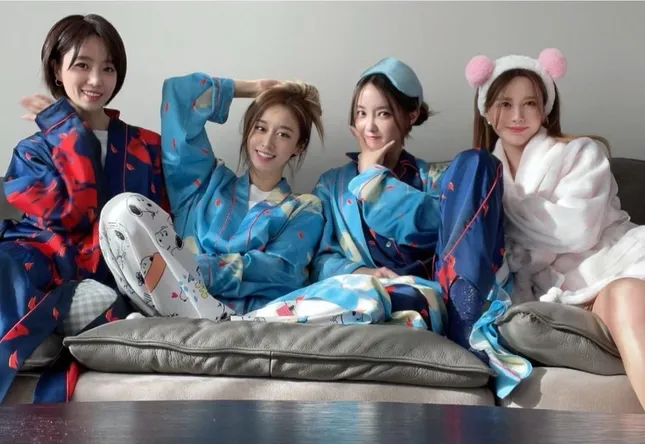 T-Ara hội ngộ đầy đủ 4 thành viên, khiến fan xúc động khi chia sẻ về thời gian bên nhau ảnh 1