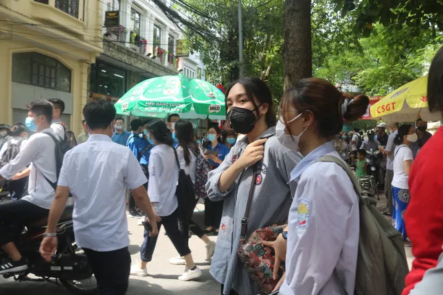 Đáp án tham khảo đề thi Văn THPT: Teen dự đoán như thế nào về điểm số của mình? ảnh 2