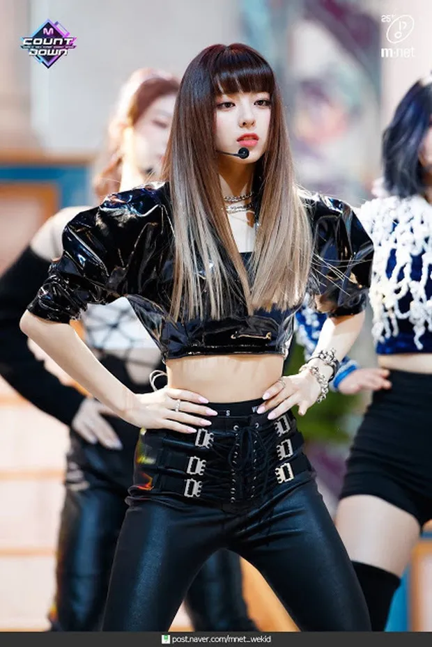 Bí quyết nào giúp Yuna (ITZY) trở thành cô em út siêu hút fan? ảnh 4