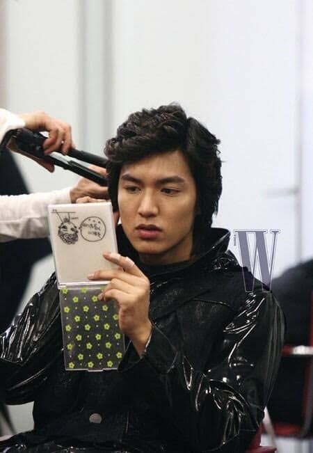Soi gương mọi lúc mọi nơi, Lee Min Ho quả đúng là “Quân vương của những chiếc gương” ảnh 4
