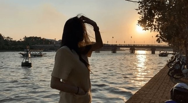 Ngất ngây trước bộ ảnh du lịch Hội An đẹp như chụp tạp chí của Seo Ye Ji ảnh 7