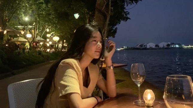Ngất ngây trước bộ ảnh du lịch Hội An đẹp như chụp tạp chí của Seo Ye Ji ảnh 5