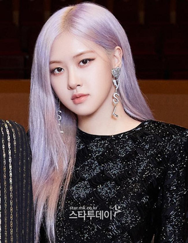 Màu tóc tím sương thần thánh của Rosé (BLACKPINK) lại khiến cho một phái đẹp idol chịu đựng ko nổi hình ảnh 1