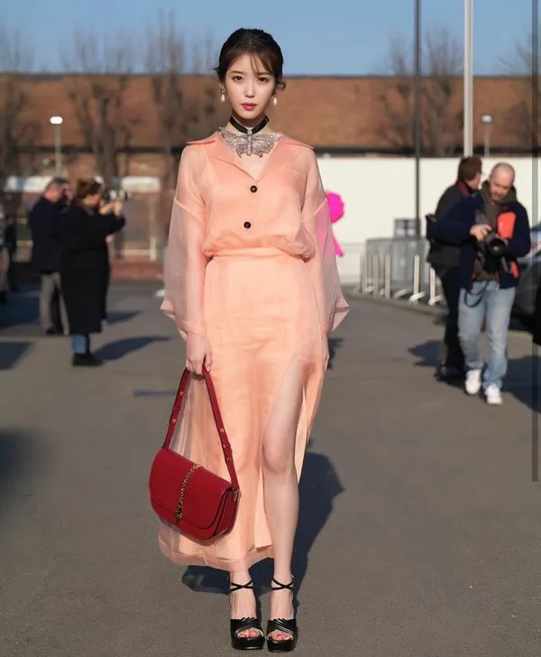 Là gương mặt đại diện của Gucci nhưng mỗi lần IU diện đồ hãng này là “auto bị trừ điểm“ ảnh 3
