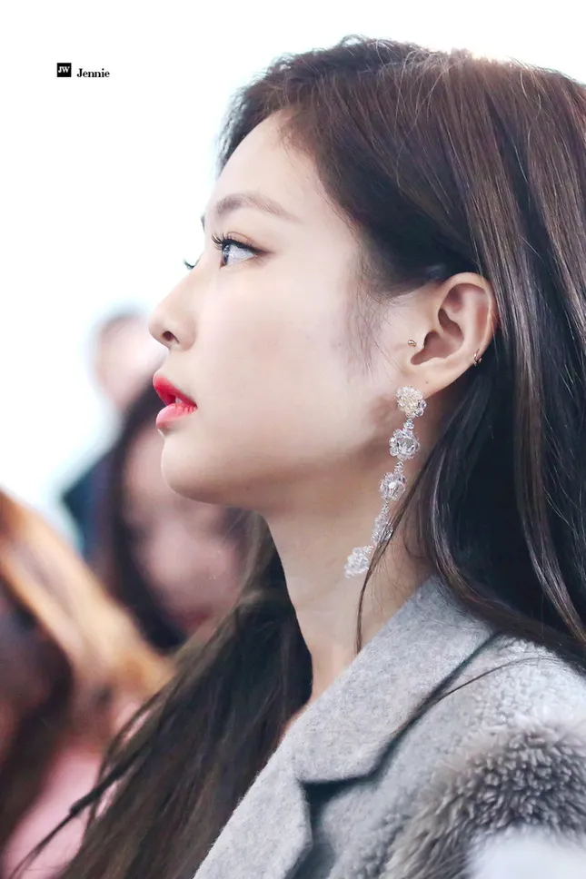 HOT: “Trận chiến nhan sắc” giữa Jennie (BLACKPINK) và Irene (Red Velvet) đã có kết quả! ảnh 5
