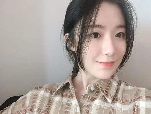 Khoe ảnh làm xấu nhưng Shuhua (G)I-DLE nhanh chóng chiếm luôn ngôi vị “nữ thần mặt mộc” ảnh 3
