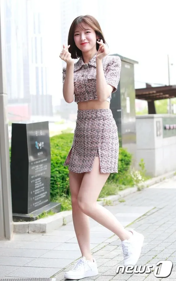 Đây chính là đối thủ của Rosé (BLACKPINK) cạnh tranh ngôi vị “Nữ hoàng crop-top” ảnh 5