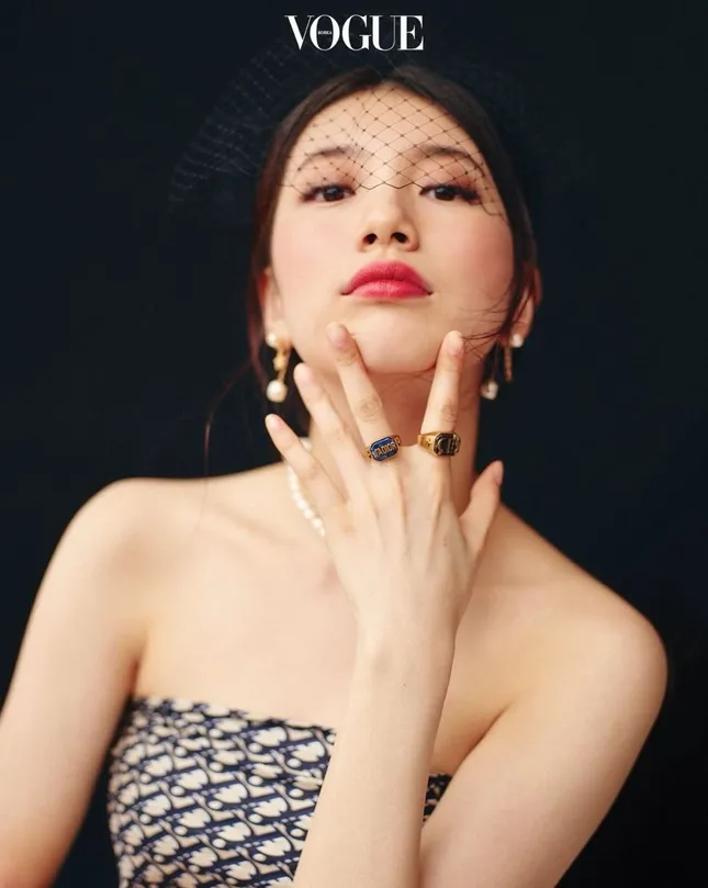 Khi Jisoo (BLACKPINK) đụng hàng Suzy: Cuộc chiến sắc đẹp của các “Nữ thần K-Pop” ảnh 7