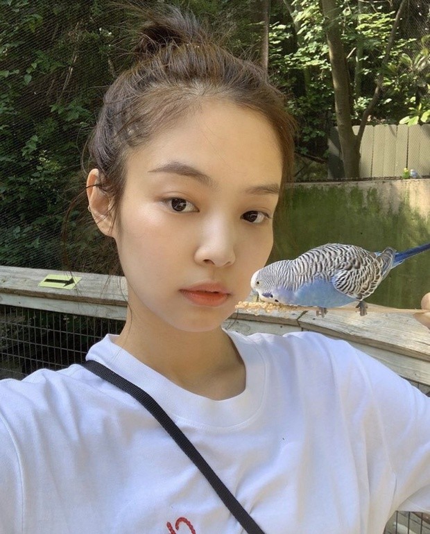 Jennie (BLACKPINK) - nữ idol đầu tiên tự tin khoe mặt mộc lên sân khấu ca nhạc? ảnh 4