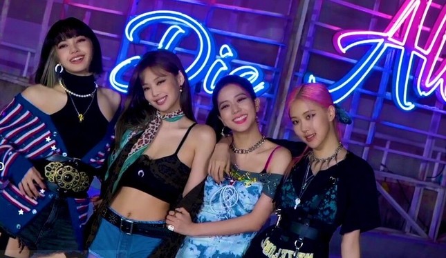 BLACKPINK vừa trở lại, fan phát hiện điểm đối lập trong nhan sắc của hai thành viên này ảnh 1