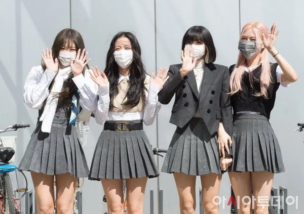 Ghi hình cho show “Knowing Bros”, BLACKPINK khiến netizen náo loạn vì điều này ảnh 3